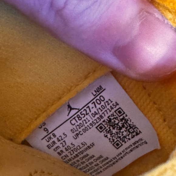 jordan retro 4 lightning size 9 new with box UPC00195238771454 - Picture 6 of 8